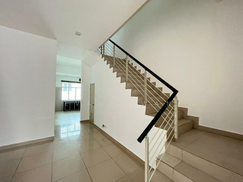 Rumah Teres 2 Tingkat untuk Dijual di Taman Mount Austin (Tebrau) - Evanne Wan - Living room - PropertyGuru.com.my