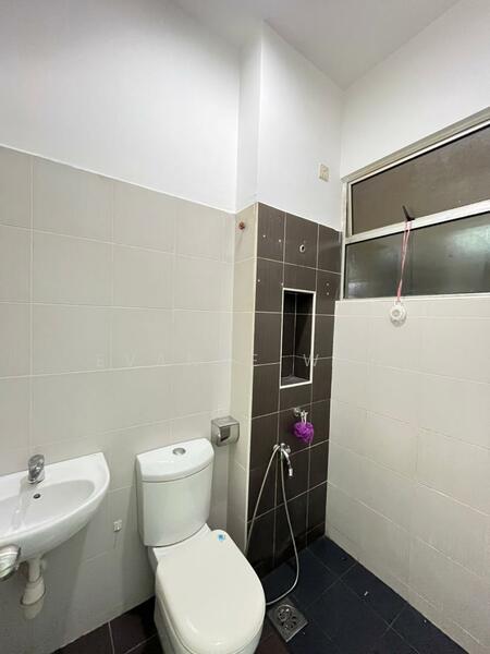 Rumah Teres 2 Tingkat untuk Dijual di Taman Mount Austin (Tebrau) - Evanne Wan - Bathroom - PropertyGuru.com.my