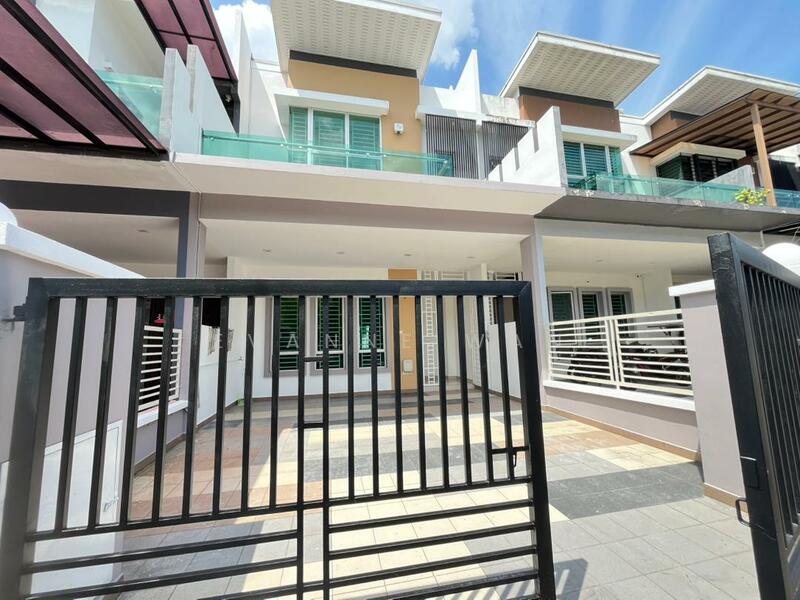 Rumah Teres 2 Tingkat untuk Dijual di Taman Mount Austin (Tebrau) - Evanne Wan - Exterior - PropertyGuru.com.my