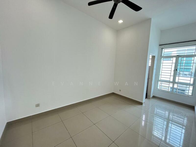 Rumah Teres 2 Tingkat untuk Dijual di Taman Mount Austin (Tebrau) - Evanne Wan - Bedroom - PropertyGuru.com.my
