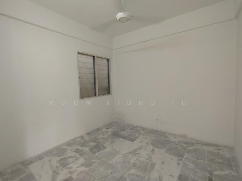 2nd bedroom