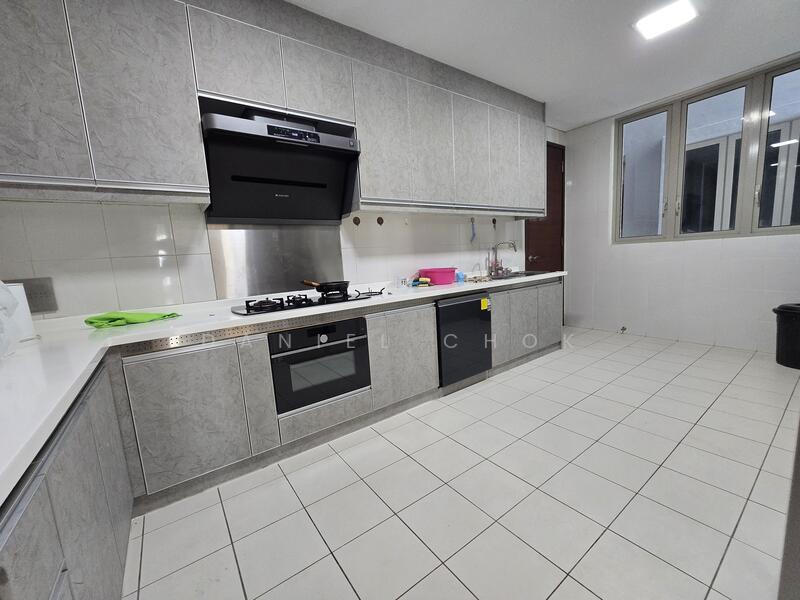 Kitchen replaced with NEW APPLIANCES