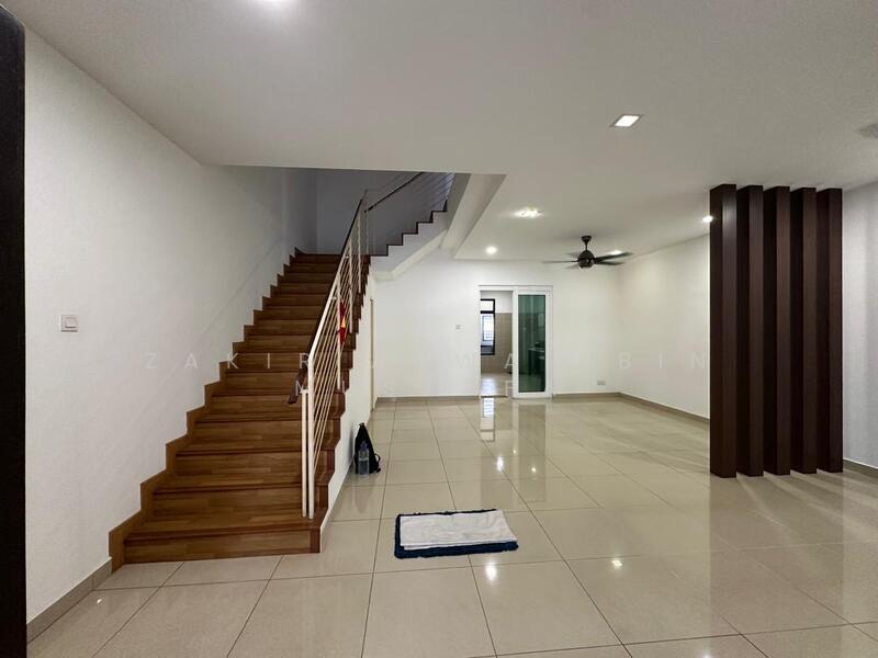Rumah Teres 2 Tingkat untuk Dijual di Laman Glenmarie (Shah Alam) - Zakir Anwar Bin Mustafa - Living Hall - PropertyGuru.com.my