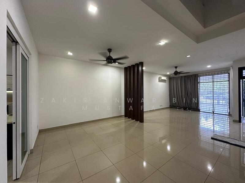 Rumah Teres 2 Tingkat untuk Dijual di Laman Glenmarie (Shah Alam) - Zakir Anwar Bin Mustafa - Living Hall - PropertyGuru.com.my