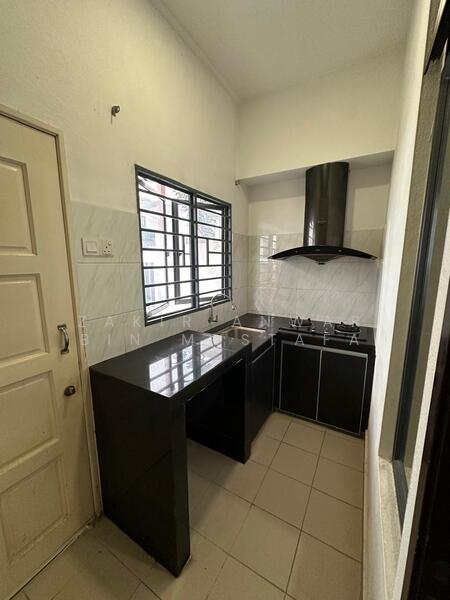 Rumah Teres 2 Tingkat untuk Dijual di Laman Glenmarie (Shah Alam) - Zakir Anwar Bin Mustafa - Wet Kitchen - PropertyGuru.com.my