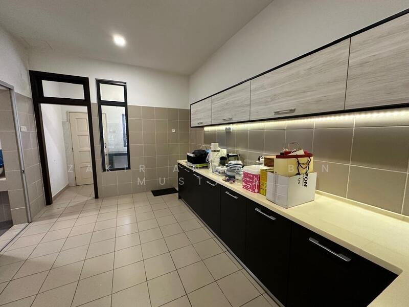 Rumah Teres 2 Tingkat untuk Dijual di Laman Glenmarie (Shah Alam) - Zakir Anwar Bin Mustafa - Dry Kitchen - PropertyGuru.com.my