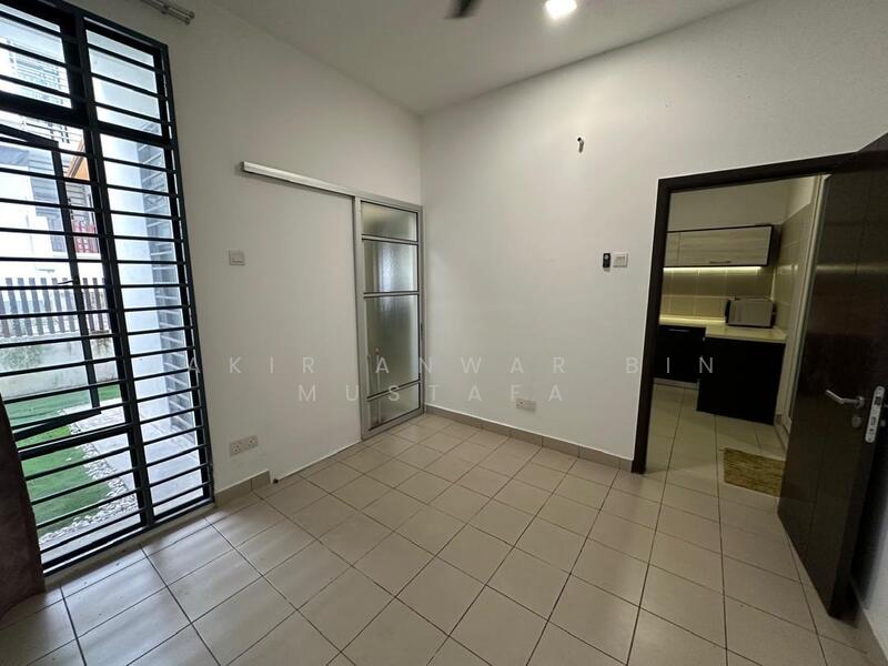 Rumah Teres 2 Tingkat untuk Dijual di Laman Glenmarie (Shah Alam) - Zakir Anwar Bin Mustafa - 4th Bedroom (downstairs) - PropertyGuru.com.my
