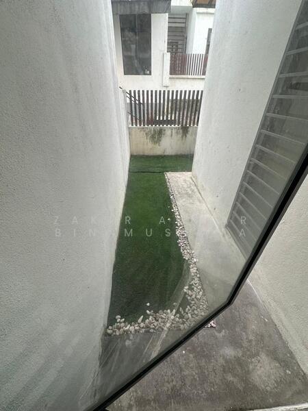 Rumah Teres 2 Tingkat untuk Dijual di Laman Glenmarie (Shah Alam) - Zakir Anwar Bin Mustafa - View of Backyard - PropertyGuru.com.my