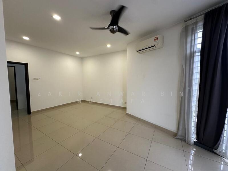 Rumah Teres 2 Tingkat untuk Dijual di Laman Glenmarie (Shah Alam) - Zakir Anwar Bin Mustafa - Master Bedroom - PropertyGuru.com.my