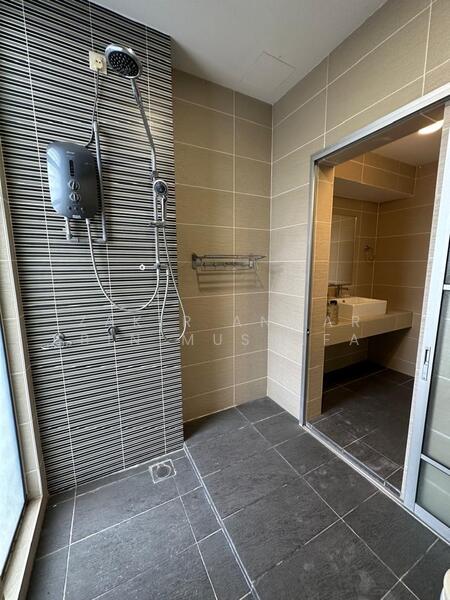 Rumah Teres 2 Tingkat untuk Dijual di Laman Glenmarie (Shah Alam) - Zakir Anwar Bin Mustafa - Master Bathroom - PropertyGuru.com.my