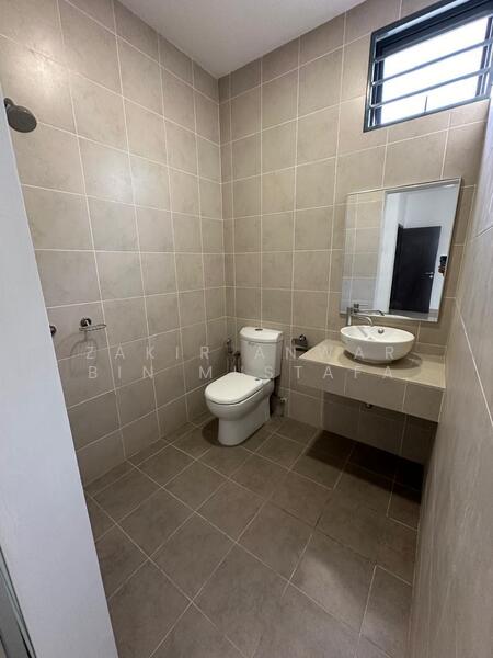 Rumah Teres 2 Tingkat untuk Dijual di Laman Glenmarie (Shah Alam) - Zakir Anwar Bin Mustafa - 2nd Bathroom - PropertyGuru.com.my