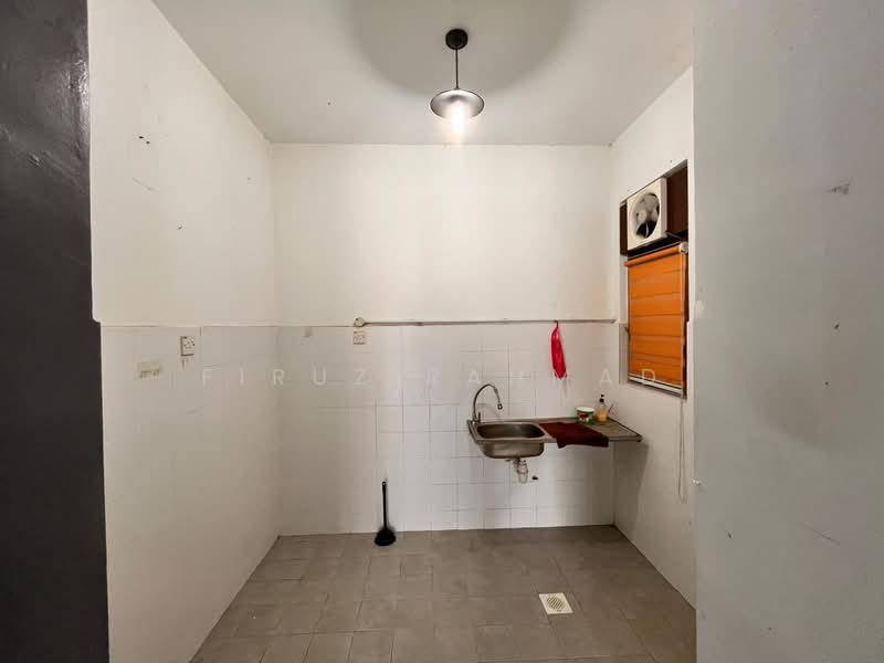 Apartment for Sale at Alam Budiman (Sri Budiman) - Firuz Rahmad - Kitchen - PropertyGuru.com.my