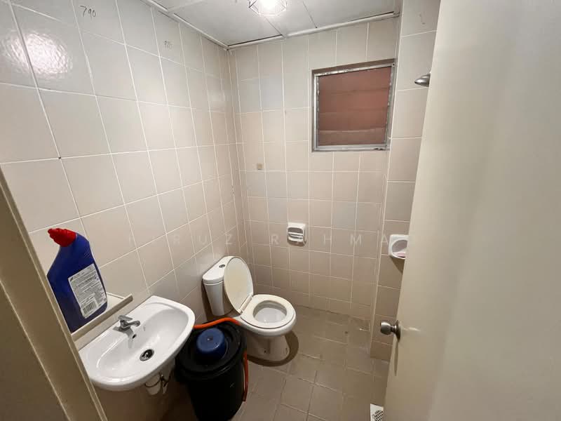 Apartment for Sale at Alam Budiman (Sri Budiman) - Firuz Rahmad - Bathroom - PropertyGuru.com.my
