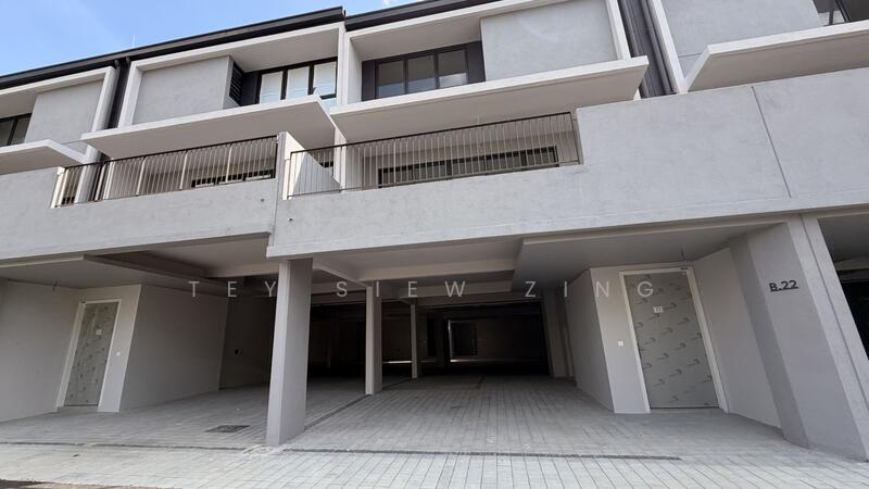 Rumah Teres untuk Dijual di Taman Bukit Serdang (Seri Kembangan) - Tey Siew Zing - Exterior - PropertyGuru.com.my