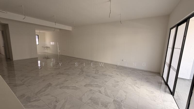 Rumah Teres untuk Dijual di Taman Bukit Serdang (Seri Kembangan) - Tey Siew Zing - Living Room - PropertyGuru.com.my