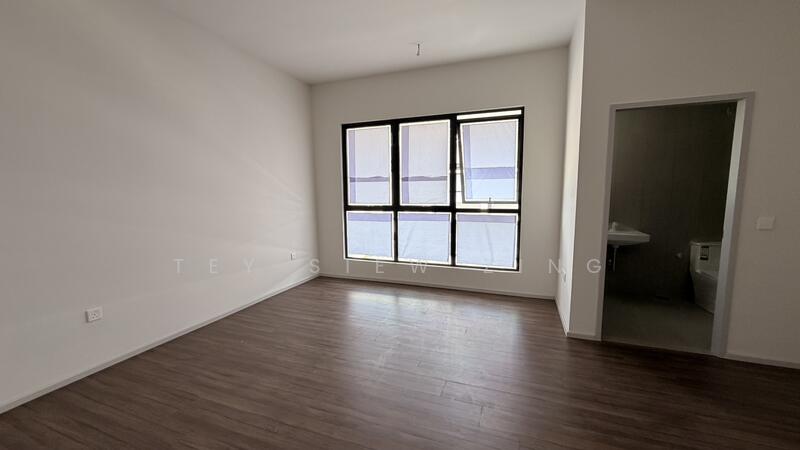 Rumah Teres untuk Dijual di Taman Bukit Serdang (Seri Kembangan) - Tey Siew Zing - Bedroom - PropertyGuru.com.my