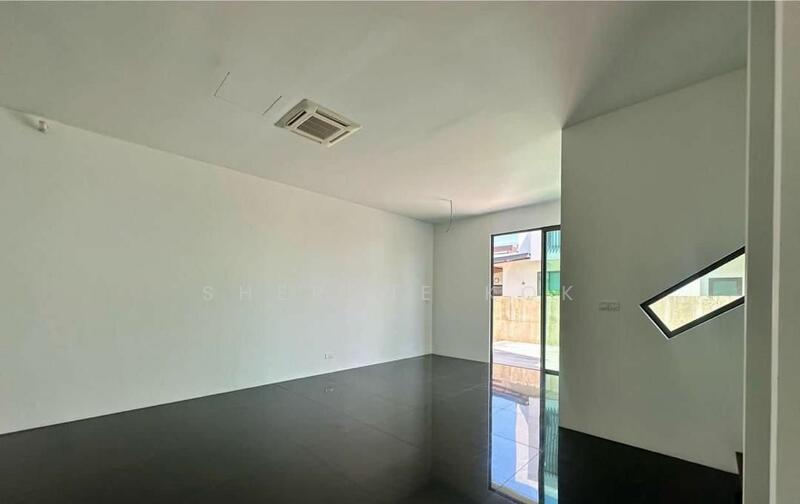 Rumah Banglo untuk Dijual di Taman BDC (Kuching) - Sherene Kok - Living Room - PropertyGuru.com.my