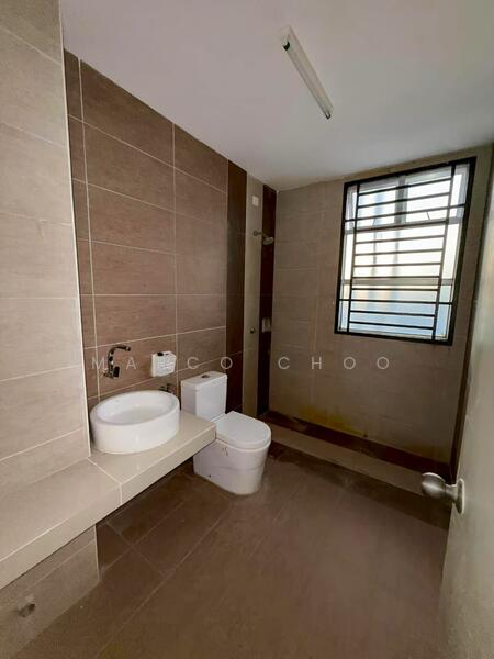Rumah Teres 2 Tingkat untuk Dijual di Bandar Putra (Kulai) - Marco Choo - Bathroom - PropertyGuru.com.my