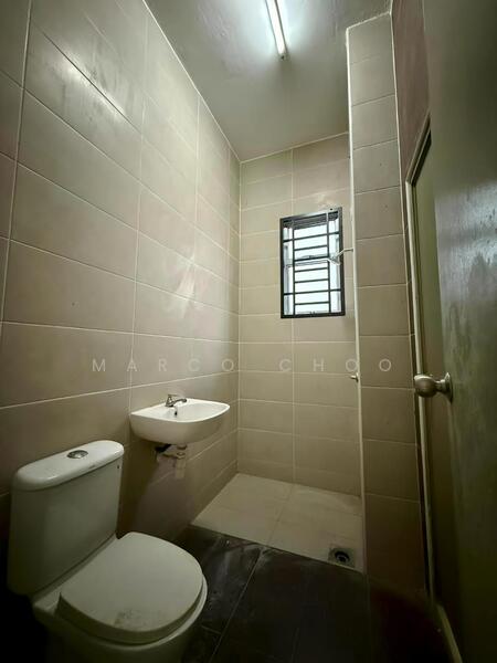 Rumah Teres 2 Tingkat untuk Dijual di Bandar Putra (Kulai) - Marco Choo - Bathroom - PropertyGuru.com.my