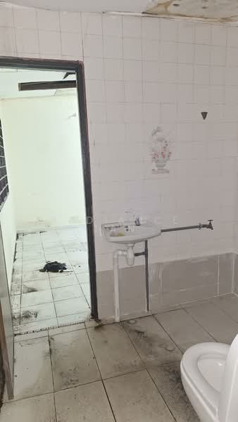 Untuk Disewa - Kayu Ara
