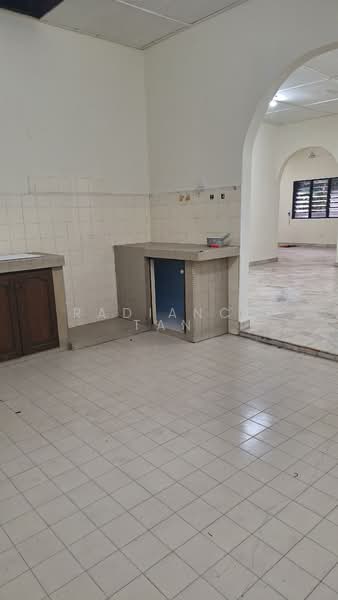 Untuk Disewa - Kayu Ara