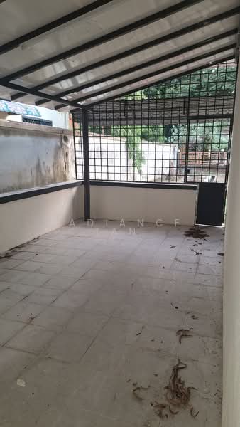 Untuk Disewa - Kayu Ara