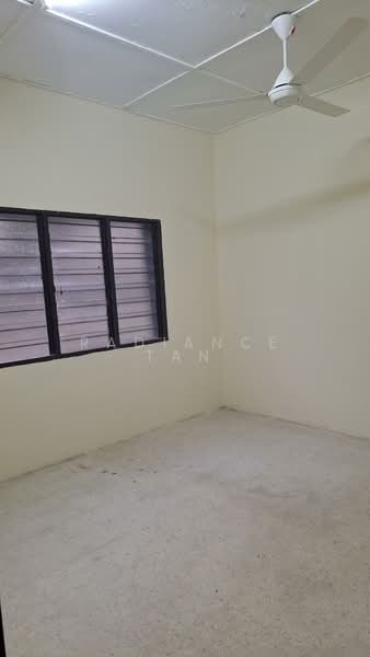 Untuk Disewa - Kayu Ara
