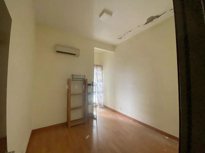 3-storey Terraced House for Sale in Perdana Residence 2 (Selayang) - Kiing TW - Bedroom - PropertyGuru.com.my