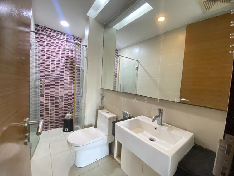 Bathroom Master Bedroom 