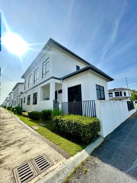 For Sale - BELOW MV ENDLOT Double Storey Avenham Garden Grandeur