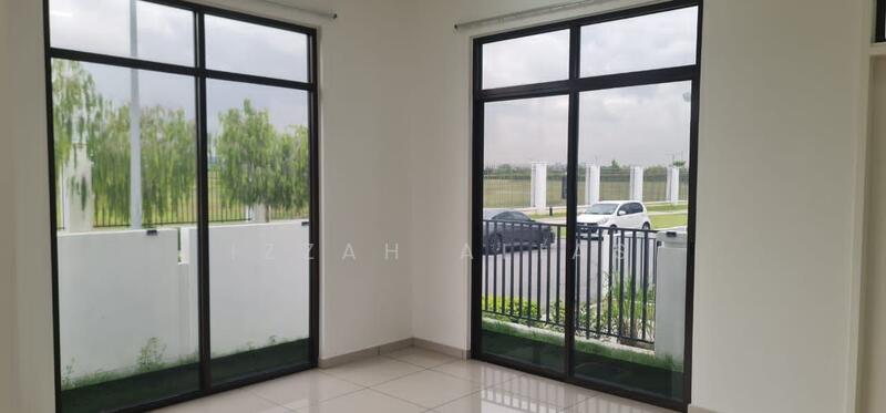 For Sale - BELOW MV ENDLOT Double Storey Avenham Garden Grandeur