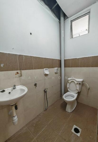 Kedai untuk Disewa di Taman Bukit Mewah (Tampoi) - May Chong - Bathroom - PropertyGuru.com.my