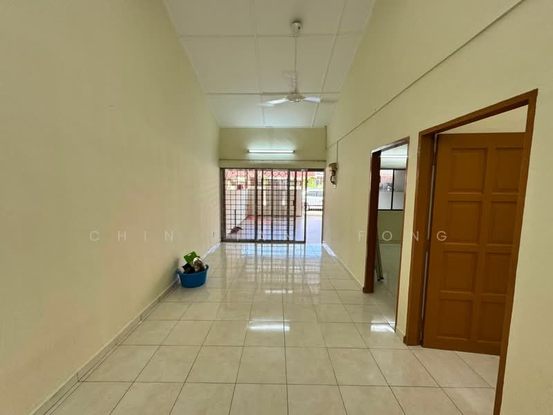Rumah Teres 1-Tingkat untuk Dijual di Taman Melaka Jaya (Batu Berendam) - Chin Siang Fong - Living Room - PropertyGuru.com.my