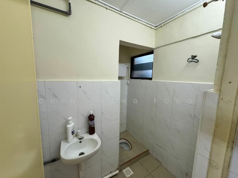 Rumah Teres 1-Tingkat untuk Dijual di Taman Melaka Jaya (Batu Berendam) - Chin Siang Fong - Bathroom - PropertyGuru.com.my