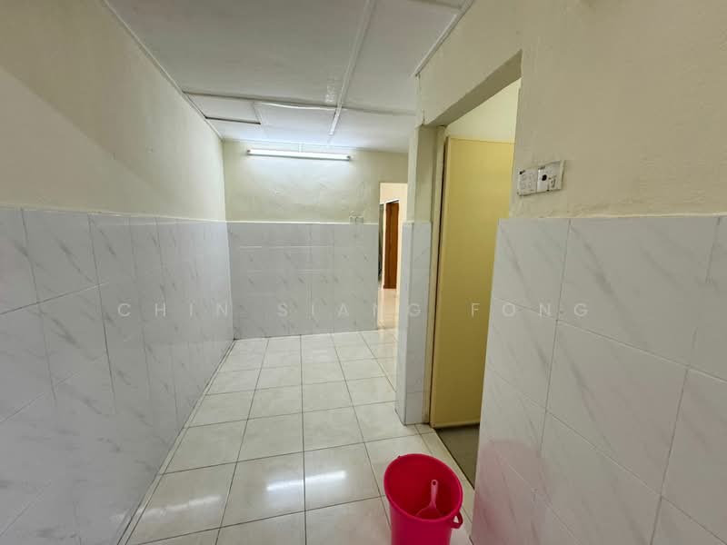 Rumah Teres 1-Tingkat untuk Dijual di Taman Melaka Jaya (Batu Berendam) - Chin Siang Fong - Corridor - PropertyGuru.com.my
