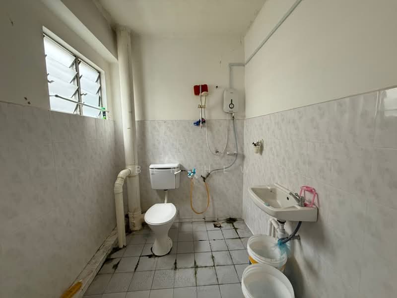 Apartment for Sale at Nibong Indah - Ben Hew - Bathroom - PropertyGuru.com.my
