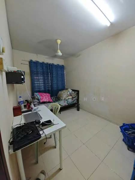 Rumah Teres 1 Tingkat untuk Dijual di Taman Sri Serdang (Seri Kembangan) - Jeanne Hor - Bedroom - PropertyGuru.com.my