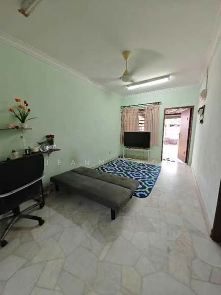 Rumah Teres 1 Tingkat untuk Dijual di Taman Sri Serdang (Seri Kembangan) - Jeanne Hor - Living Room - PropertyGuru.com.my