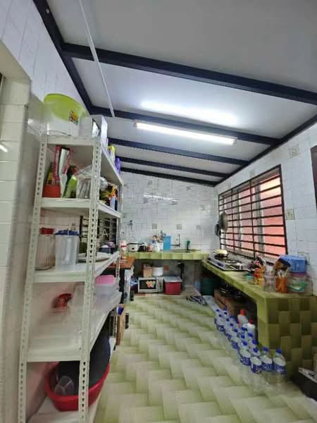Rumah Teres 1 Tingkat untuk Dijual di Taman Sri Serdang (Seri Kembangan) - Jeanne Hor - Kitchen - PropertyGuru.com.my