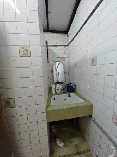 Rumah Teres 1 Tingkat untuk Dijual di Taman Sri Serdang (Seri Kembangan) - Jeanne Hor - Bathroom - PropertyGuru.com.my