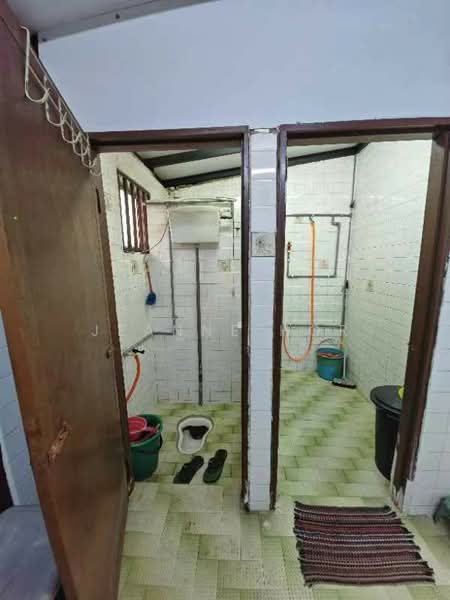 Rumah Teres 1 Tingkat untuk Dijual di Taman Sri Serdang (Seri Kembangan) - Jeanne Hor - Bathroom - PropertyGuru.com.my
