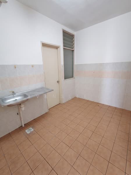 Pangsapuri untuk Dijual di Desaminium Rimba - Evanslee . - Kitchen - PropertyGuru.com.my