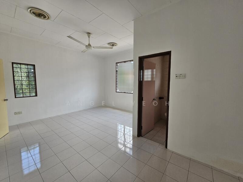 Terraced House for Sale in Taman Seri Belimbing (Balakong) - Angel Yeoh - Bathroom - PropertyGuru.com.my