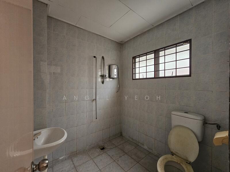 Terraced House for Sale in Taman Seri Belimbing (Balakong) - Angel Yeoh - Bathroom - PropertyGuru.com.my