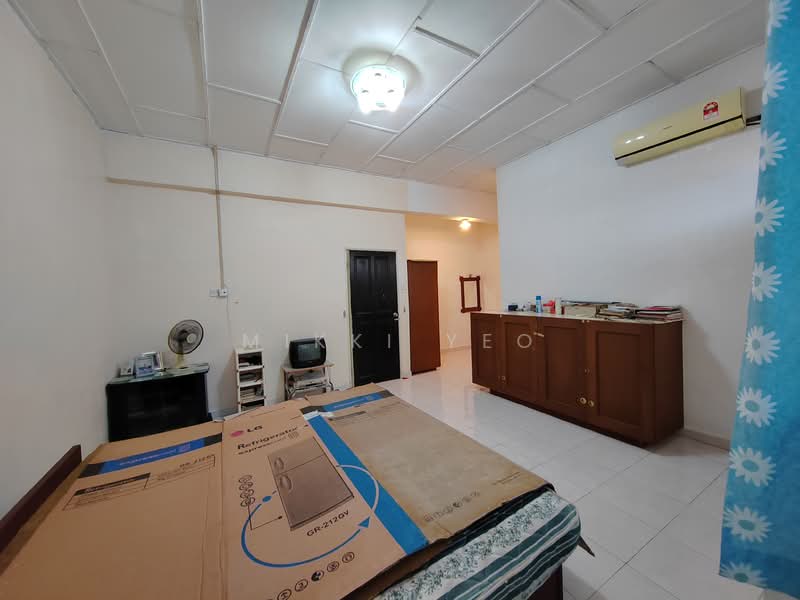 Rumah Teres 2 Tingkat untuk Dijual di Skudai (Johor) - Mikki Yeo - Master Bedroom - PropertyGuru.com.my