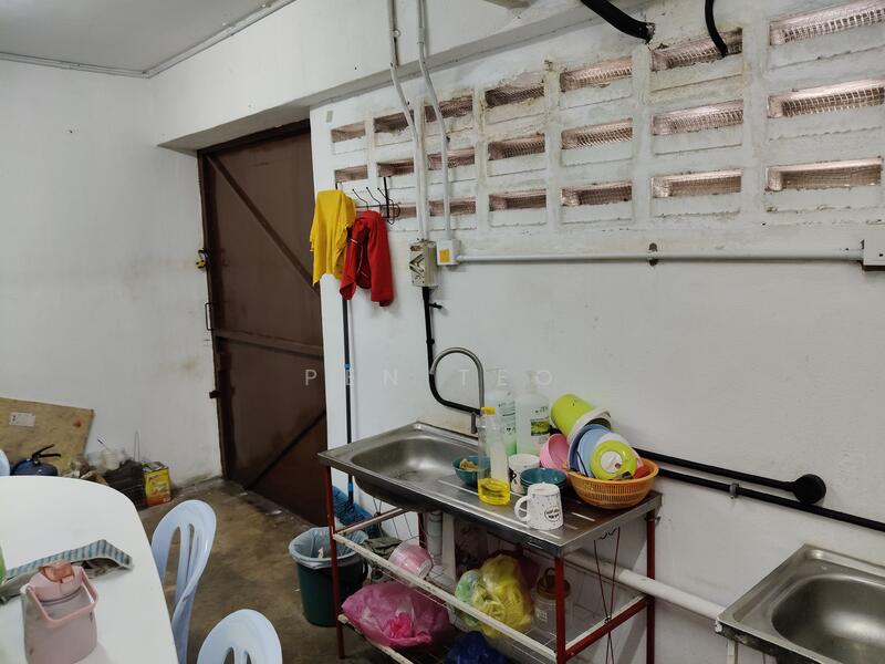 Terrace Factory for Sale in Solok Sungai Pinang (Jelutong) - Pen Teo - Pantry - PropertyGuru.com.my