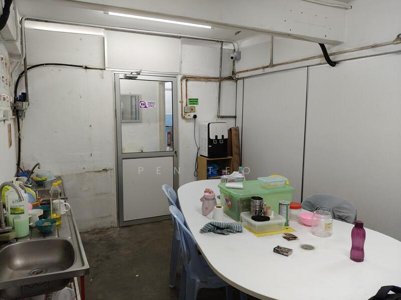 Terrace Factory for Sale in Solok Sungai Pinang (Jelutong) - Pen Teo - Pantry - PropertyGuru.com.my