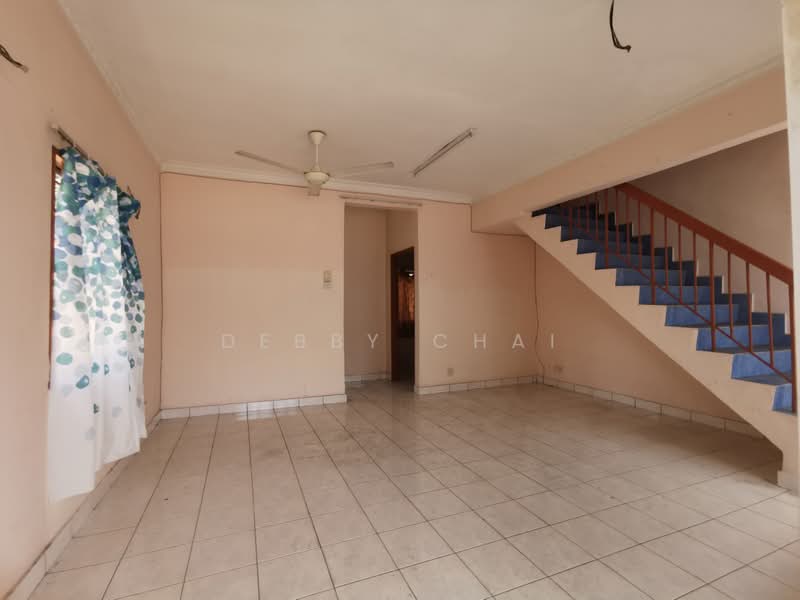 Rumah Teres 2 Tingkat untuk Dijual di TAMAN PUCHONG UTAMA (Puchong) - Debby Chai - Living Room - PropertyGuru.com.my
