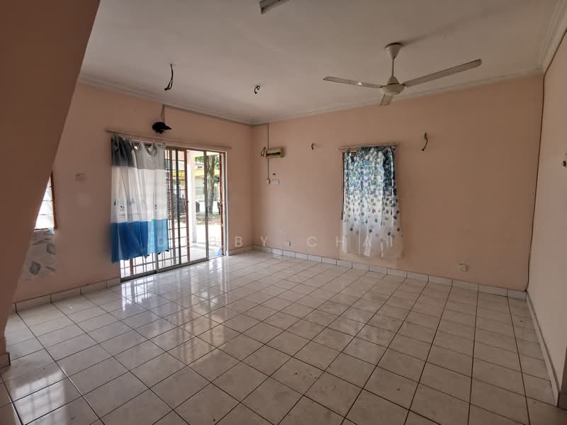 Rumah Teres 2 Tingkat untuk Dijual di TAMAN PUCHONG UTAMA (Puchong) - Debby Chai - Living Room - PropertyGuru.com.my