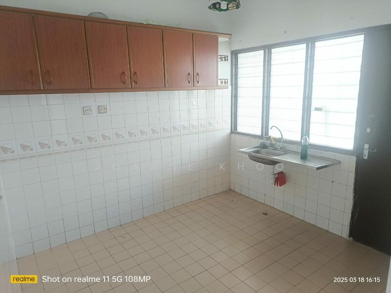 2-storey Terraced House for Sale in Usj 12 (Subang Jaya) - Joanne Khoo - Kitchen - PropertyGuru.com.my